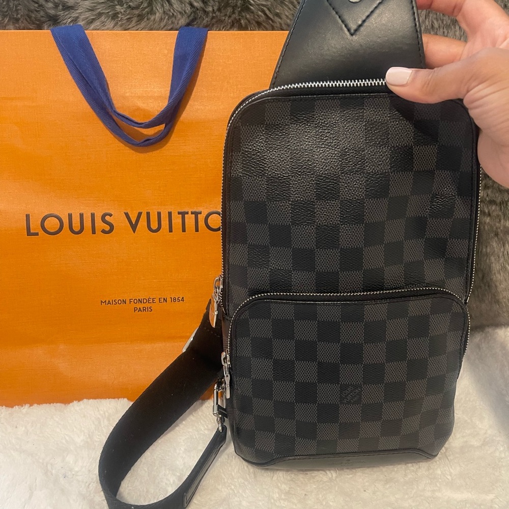 LOUIS VUITTON Avenue Sling bag Damier Graphite